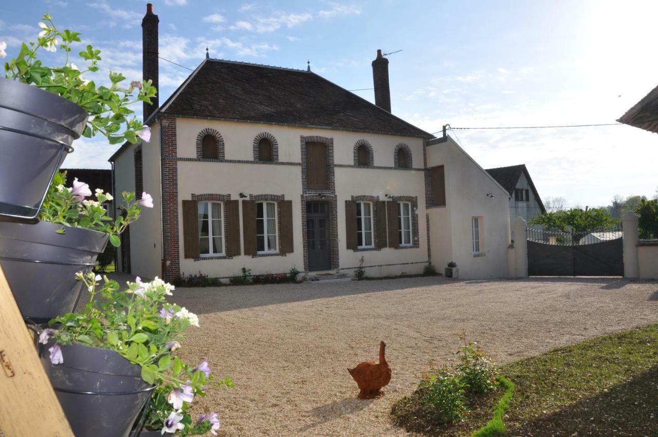 Gite Les Robins Vergigny ภายนอก รูปภาพ